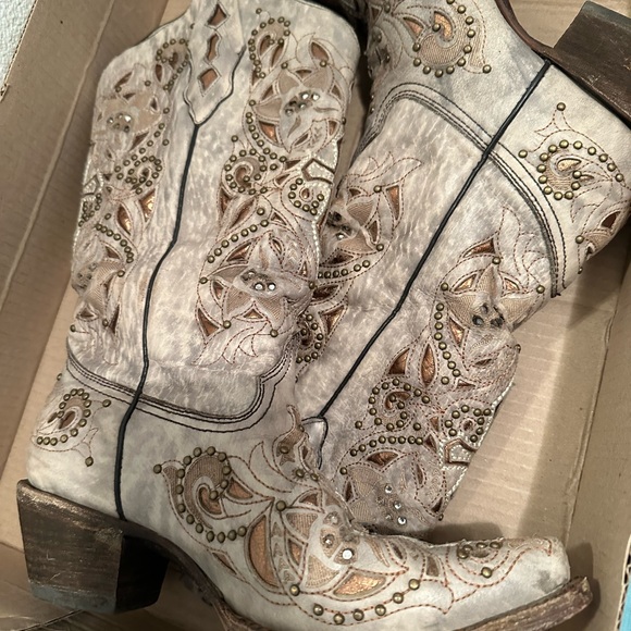 Hardly worn. Basically new - Picture 2 of 3